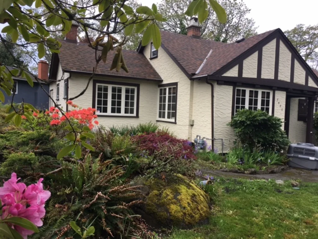 Quaint 1934  English cottage.  Furnished.   Pet friendly — photo 1